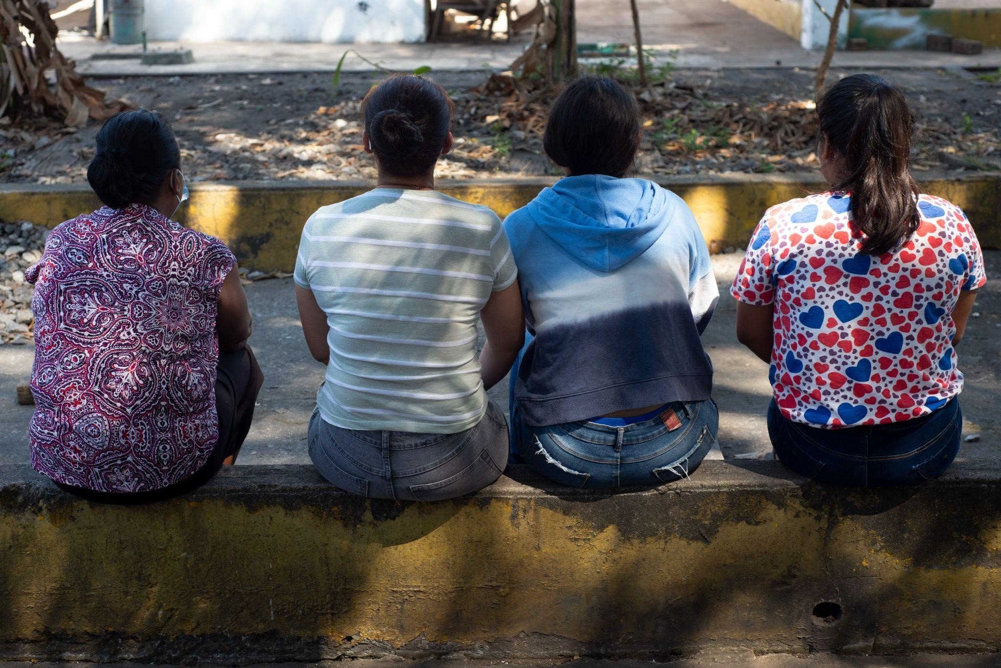  Mujeres salvadoreñas, hondureñas y guatemaltecas fueron beneficiadas con un programa de empleo temporal de la Secretaría de Bienestar. Foto/ Lissette Lemus 